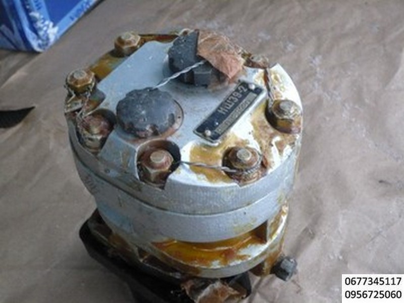 Шестеренчатый насос НШ-392 предназначен для нагнетания жидкости в гидросистему изделия.